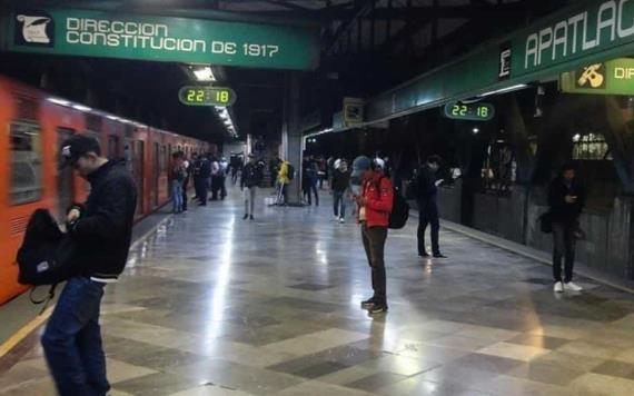 Intenta recuperar su celular que cayó a las vías del Metro en CdMx; muere electrocutado