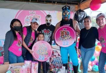 Luchadores tabasqueños aportaron su granito de arena para recolectar juguetes con motivo del Día de Reyes