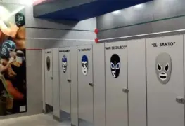 Baños del Aeropuerto Felipe Ángeles rinden homenaje a luchadores mexicanos