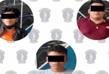 Tres masculinos fueron detenidos por elementos de la Policía Estatal, como presuntos responsables de robo a transeúnte