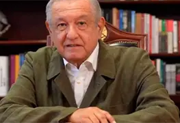 AMLO vuelve a Palacio Nacional; da un mensaje tras su procedimiento m&eacute;dico