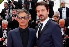 Gael García y Diego Luna ganan demanda contra Johnnie Walker