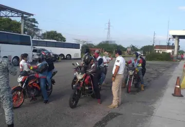 Localiza Instituto Nacional de Migración a ocho personas migrantes originarias de Cuba trasportadas en motocicletas