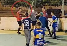 &Aacute;rbitro saca pistola en pleno partido y da cachazos a jugadores en Brasil
