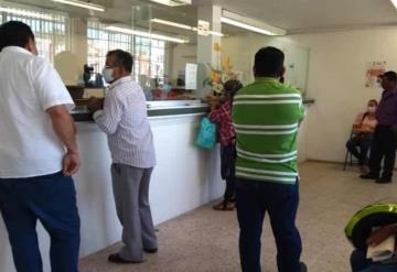 En Tacotalpa contribuyentes aprovechan el último día de descuentos del 20% en refrendo vehicular