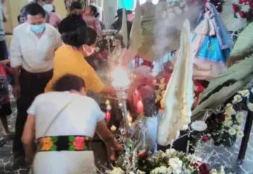 Al ritmo de la tambora, cuetes, así como el chorote y los dulces tradicionales, celebran a la Virgen de la Candelaria