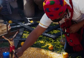 Indígenas tzeltales conservan con altar la sabiduría ancestral