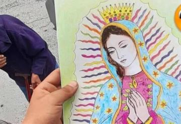 Abuelito realiza dibujos para venderlos y comprar leche para sus nietos con las ganancias