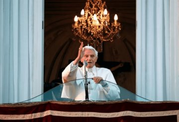 Vaticano defiende a Benedicto XVI en su lucha contra la pederastia clerical