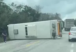 Se vuelca autobús en Ciudad del Carmen, al menos 6 personas resultaron heridas