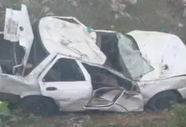 Automóvil cae en dren platanero en la Villahermosa-Teapa