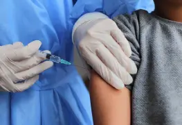 Abren registro para vacuna de refuerzo para mayores de 18 a 29 años