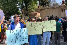 Ucranios protestan en CDMX frente a embajada rusa