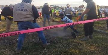 Madres buscadoras de desaparecidos localizan fosas clandestinas a metros de juegos infantiles en Jalisco