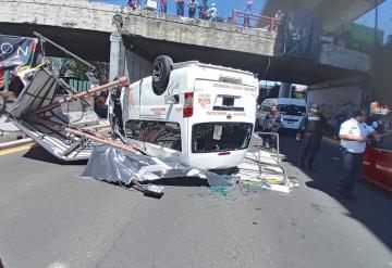 Combi cae de puente en Edomex; deja varios lesionados