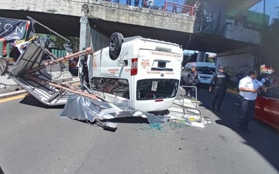 Combi cae de puente en Edomex; deja varios lesionados