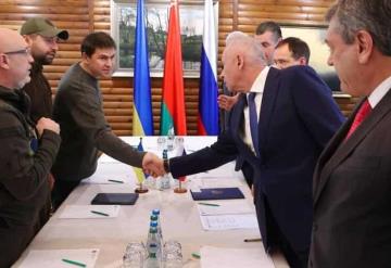 Rusia y Ucrania pactan parar el fuego temporal para crear corredores humanitarios y evacuar a los civiles