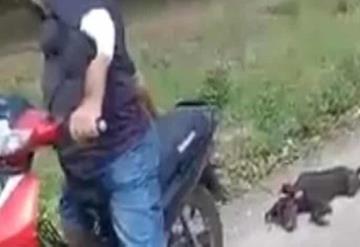 Motociclista es captado arrastrando a perro en Tacotalpa