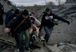 Ucrania y Rusia acuerdan establecer corredores humanitarios en varias ciudades durante 12 horas