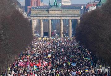 Miles de personas se manifiestan en Alemania para pedir el fin de la guerra en Ucrania