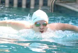 La nadadora comalcalquense, Naomi Somellera tuvo buena participación en la Serie Mundial en Italia