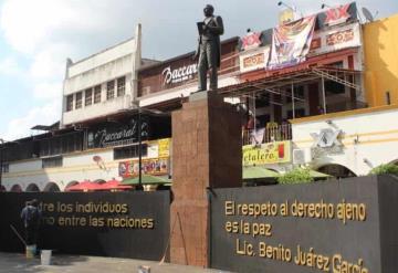 Restituyen letras y dan mantenimiento al Parque Juárez