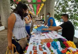 Instalan corredor artesanal, gastronómico y comercial en el parque Tomás Garrido