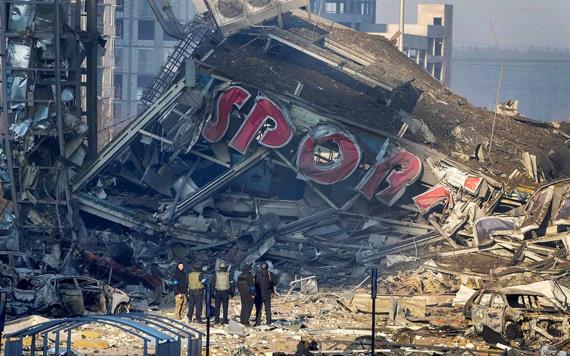 Bombardeo en un centro comercial de Ucrania dejó al menos 6 muertos