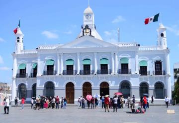 Protestan ex trabajadores de Jalpa de Méndez frente al Palacio de Gobierno, en reclamo por despidos injustificados