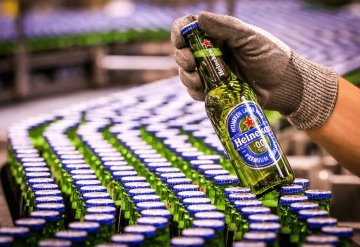 Cerveceras Carlsberg y Heineken se van de Rusia