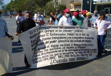 Se manifiesta base trabajadora frente al Congreso del Estado, piden intervención de la secretaria de salud