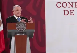 AMLO va por reducci&oacute;n de diputados y recursos al INE, y desaparici&oacute;n de &oacute;rganos locales