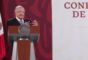 AMLO va por reducción de diputados y recursos al INE, y desaparición de órganos locales