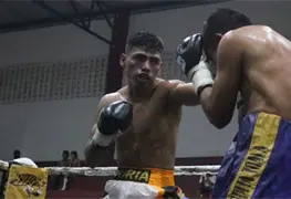 El boxeador cunduacanense Arturo "Furia" G&oacute;mez consigue victoria por decisi&oacute;n un&aacute;nime ante chiapaneco Ercilio "Sopita" Toala