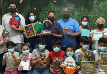 Conoce a Yeni Matías una joven emprendedora originaría de Centro que inició clases de manualidades en el DIF