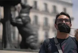 En Espa&ntilde;a cubrebocas dejar&aacute; de ser obligatorio en interiores