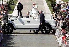 El Papa realiza misa de Domingo de Ramos, la primera desde que inici&oacute; la pandemia