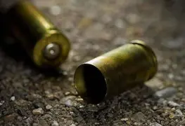 Un hombre fue interceptado por un comando armado, sobrevivió a los disparos