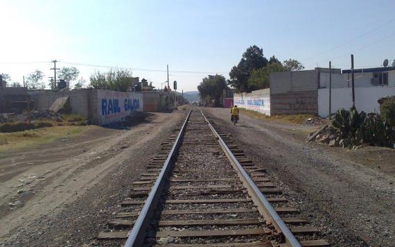 Encuentran cadáver de un bebé en medio de las vías del tren en Puebla