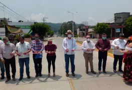 Dan banderazo a construcción de pavimentación hidráulico en el boulevard Francisco Trujillo Gurria