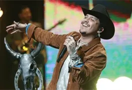 Christian Nodal se muda a Los Ángeles para vivir tranquilo y con lujos