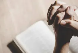 ¿Religión y deporte? Ex entrenador de fútbol americano causa debate en Estados Unidos