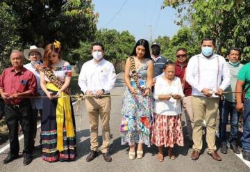 Alcalde de Cunduacán entrega obra de rehabilitación de camino en el Ejido San Sebastián/Monterrey