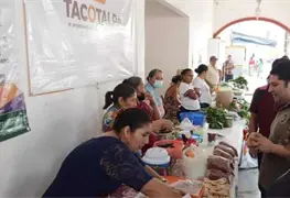 Tacotalpenses se surten en el 3er. Tianguis Campesino "Del Campo a tu Mesa"