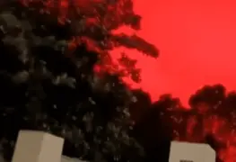 Cielo se tiñe de rojo en una ciudad China