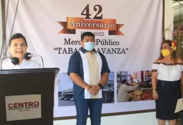 Alcaldesa celebra 42 años del mercado público de la colonia Atasta de Serra