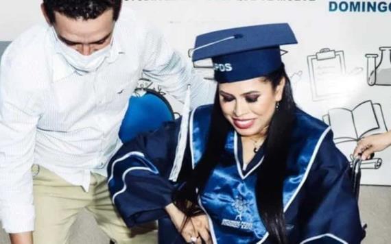 Embarazada rompe fuente en su ceremonia de graduación en Bolivia