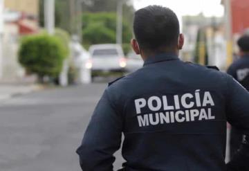 Exhiben en Puebla a policías golpeando a un hombre detenido