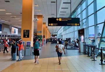 ¿Por qué la comida en los aeropuertos es cara?