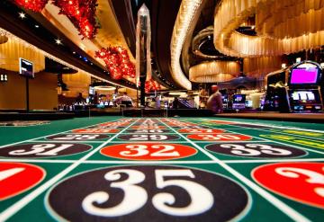 Hombre recibe por error subsidio Covid, lo gasta en casinos y ahora debe devolverlo